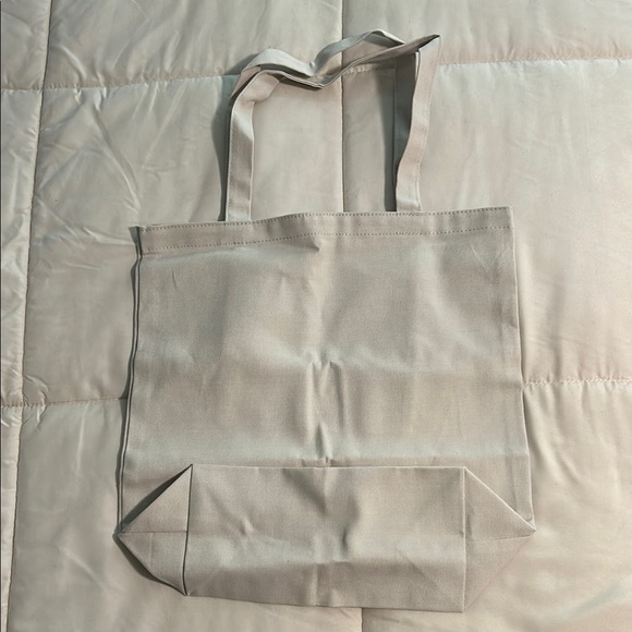 Vogue White Silver Tote Bag Minimalist Design - Picture 6 of 8